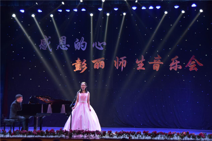 2014級(jí)初專(zhuān)音樂(lè)教育2班張?chǎng)╈o同學(xué)演唱江蘇民歌《茉莉花》
