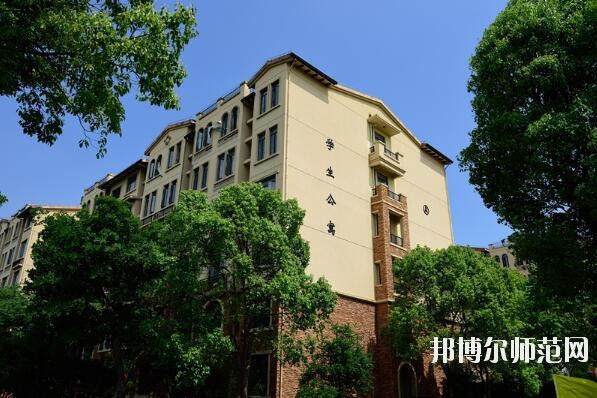 上海外國語師范大學(xué)賢達(dá)經(jīng)濟人文學(xué)院崇明校區(qū)宿舍條件