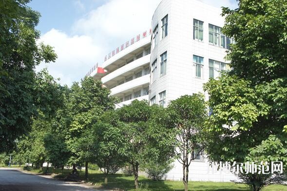 廣西現(xiàn)代職業(yè)技術(shù)師范學院是幾專