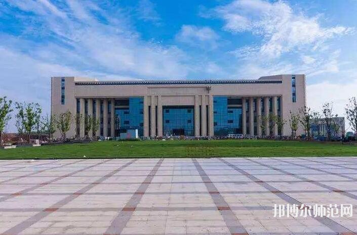江西農(nóng)業(yè)師范大學(xué)南昌商學(xué)院共青城校區(qū)招生辦聯(lián)系電話(huà)