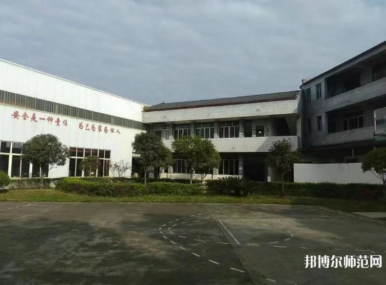成都莊園機(jī)電職業(yè)技術(shù)幼兒師范學(xué)校2018年報(bào)名條件、招生對(duì)象