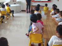 四川2020年男生在幼師學校學什么好