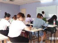 廣東2020年幼師學(xué)校中專升大?？际裁? /><b>廣東2020年幼師學(xué)校中專升大?？际裁?/b><span>2019-11-21 14:52</span><p>現(xiàn)在很多同學(xué)在初中讀完之后就放棄讀高中而去選擇一個(gè)中專的職業(yè)院校就讀幼師專業(yè)，這樣固然是節(jié)省時(shí)間，可以早點(diǎn)工作，但是年齡</p></a></li>
            <li><a href=