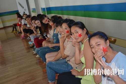 成都2020年男生上幼師學校學什么好
