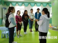蘭州2020年中專幼師學?？梢钥即髮? /><b>蘭州2020年中專幼師學?？梢钥即髮?/b><span>2020-02-11 17:00</span><p>對于中專幼師學校怎么考大專這個問題，相信選擇幼師專業(yè)的小伙伴們都是想拿到一個更高的文憑，這樣也是非常有利于以后的就業(yè)，以</p></a></li>
            <li><a href=
