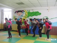 黃石2020年幼師學(xué)校中專升大?？际裁? /><b>黃石2020年幼師學(xué)校中專升大?？际裁?/b><span>2020-03-24 15:30</span><p>黃石2020年幼師學(xué)校中專升大?？际裁?現(xiàn)在這個(gè)發(fā)展這么迅速的社會(huì)，步入社會(huì)都是需要學(xué)歷的，你學(xué)歷高低取決于你的工作崗位，薪</p></a></li>
            <li><a href=