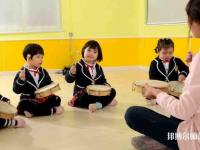 宜昌2021年幼師學(xué)校中專升大?？际裁? /><b>宜昌2021年幼師學(xué)校中專升大專考什么</b><span>2020-10-30 15:32</span><p>幼師專業(yè)在近年來(lái)飛速發(fā)展，雖然人才緊缺，但由于家長(zhǎng)對(duì)孩子的重視，社會(huì)對(duì)幼兒教師專業(yè)越來(lái)越嚴(yán)格，無(wú)論是專業(yè)知識(shí)還是學(xué)歷，都</p></a></li>
            <li><a href=