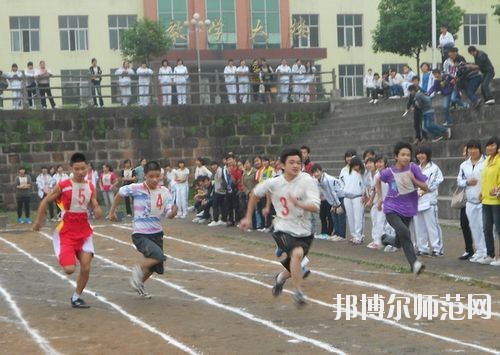 眉山2021年幼師學(xué)校中專升大?？际裁? width=