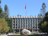 伊犁師范學(xué)院2023年學(xué)費、收費多少